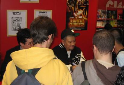 Santa INOUE en dédicace sur le stand de Glénat à Paris en octobre 2006